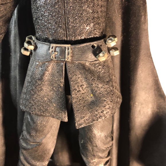 12” NECA V for Vendetta action figure (missing hands & daggers 🗡️ - Picture 8 of 12